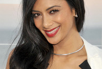 Nicole-scherzingers-demure-hair-and-makeup-side